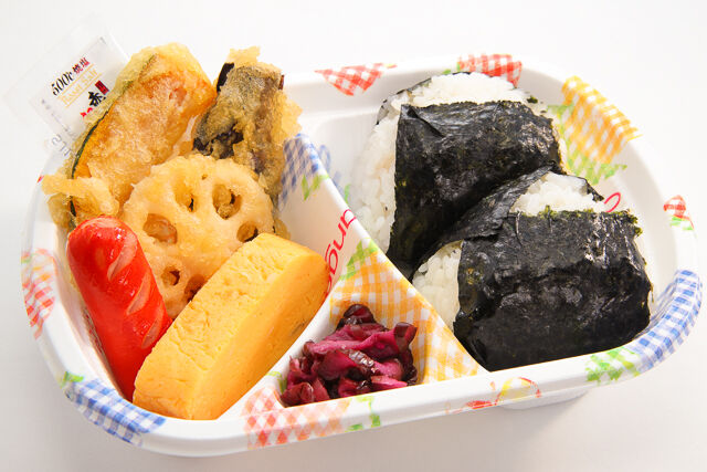 選べる具材、国産米おにぎり野菜天ぷら弁当