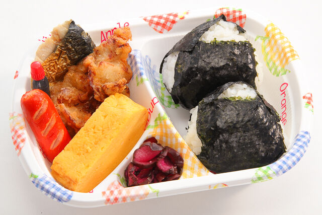 選べる具材、国産米おにぎり唐揚げサバ弁当