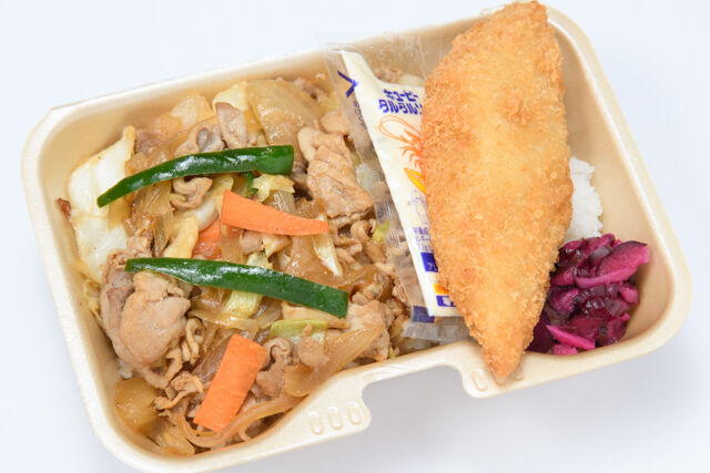 スタミナ野菜炒め白身フライ飯