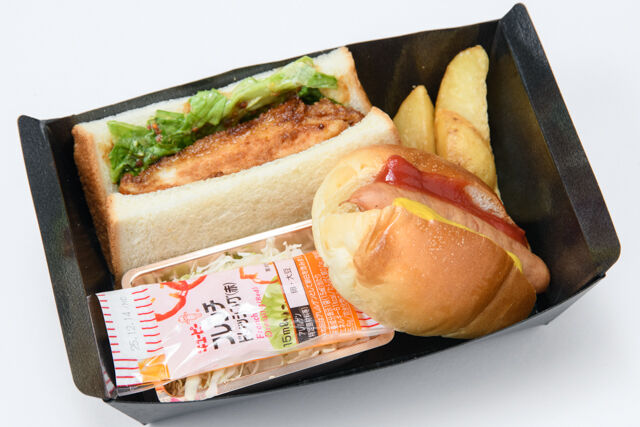 チキンカツサンド&ウインナーロール