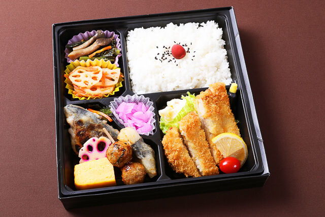 鰆の西京焼きととんかつのダブル弁当