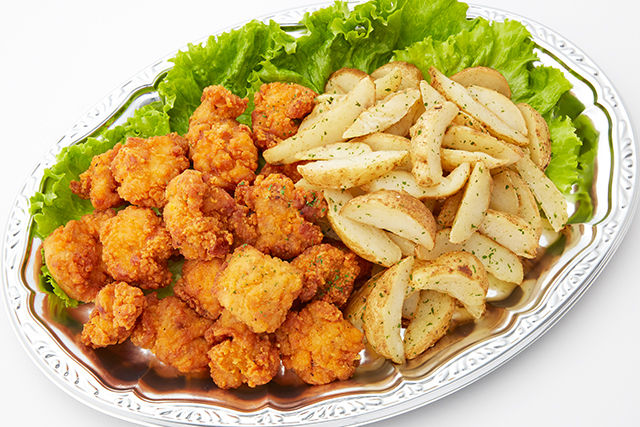 【温まる】ジューシーな鶏のから揚げとポテトフライ盛り合わせ
