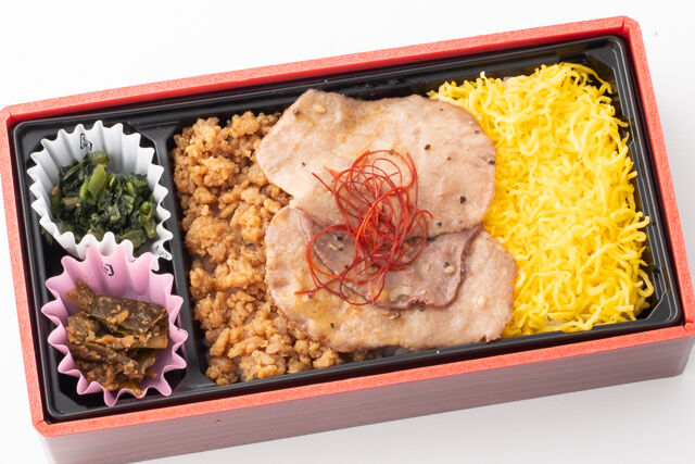 牛たん三色丼弁当