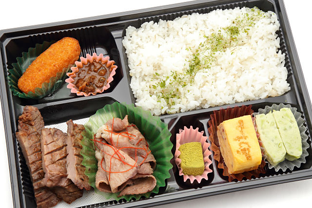 牛たん焼と牛たんしゃぶしゃぶ食べ比べ弁当