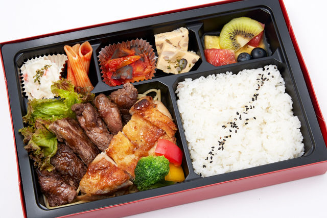 特選柔らかビーフステーキとグリルチキンステーキのダブルステーキ弁当