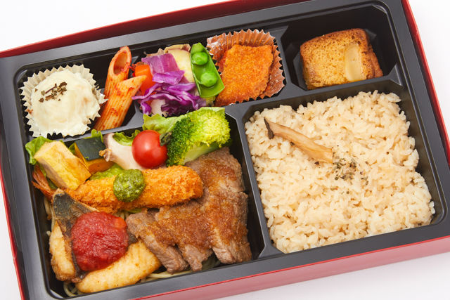 ポルチーニ茸の炊き込みご飯の洋風幕の内弁当