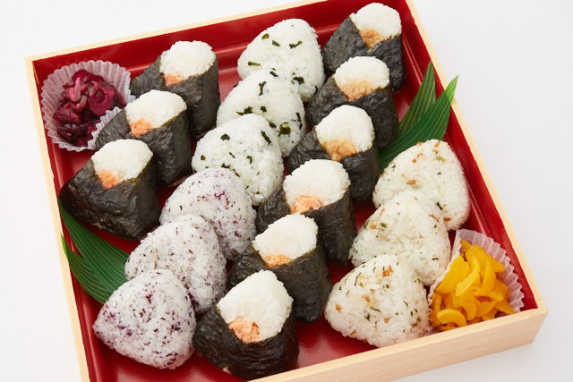おむすび6種盛り(鮭・辛子明太子・肉みそ・ゆかり・わかめ・青菜)
