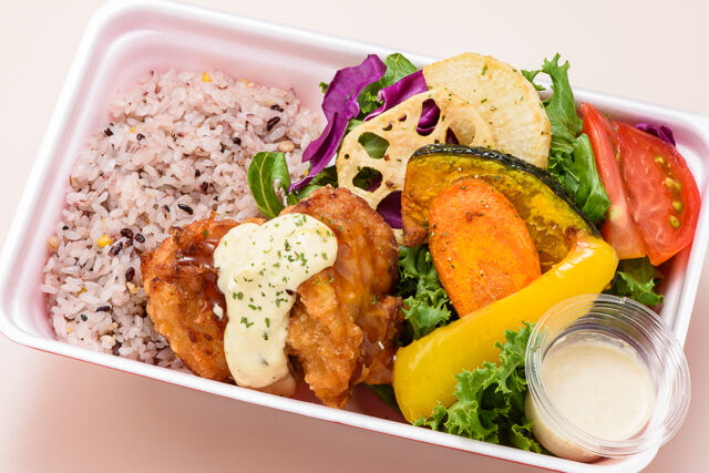 ”fresh&grill" 野菜とチキン南蛮BENTO(十五穀米)