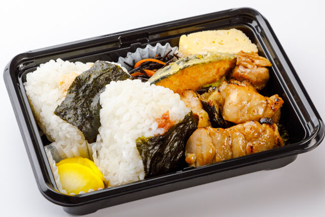 選べるおにぎり&焼き鳥弁当