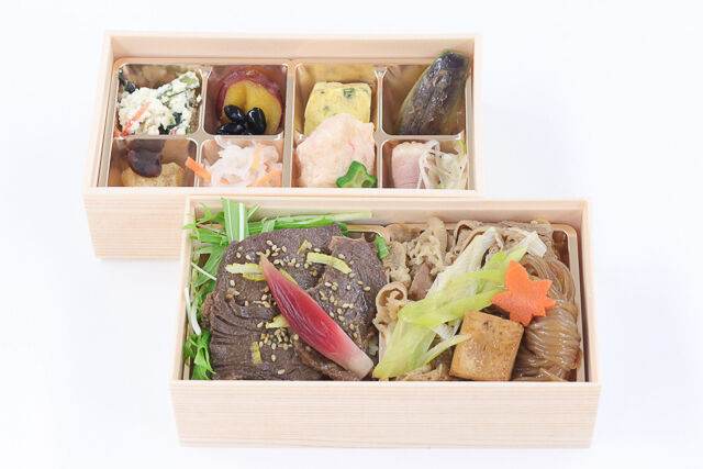 牛焼肉重と牛すき焼重の京おばんざい八寸二段幕の内御膳