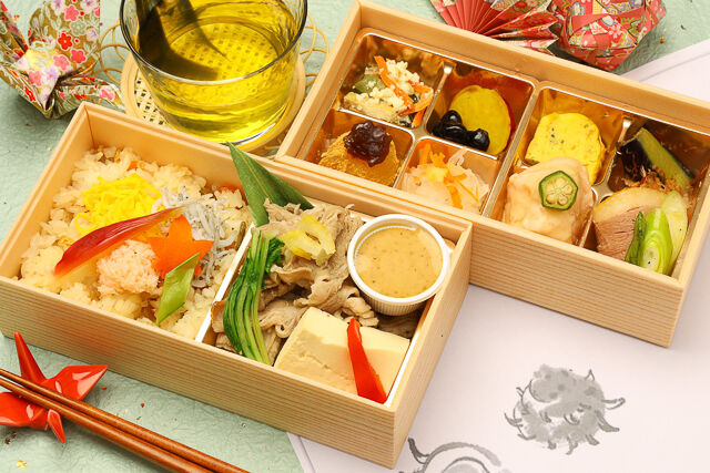 蟹肉と釜揚げしらすの五目御飯と牛しゃぶしゃぶ京おばんざい八寸二段御膳