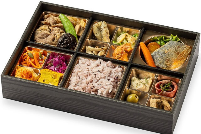 和風十二彩懐石弁当 ~12彩おかずと和風肉・魚料理~ お茶付き