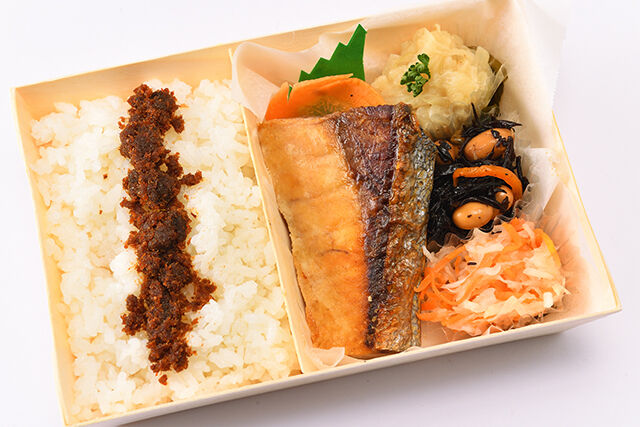 ふっくら国産ぶりの塩焼き弁当~手作り鰹ふりかけ付き~