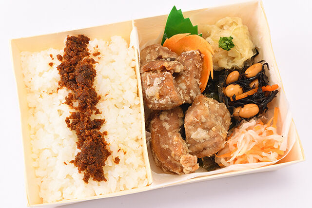 米油で揚げたマグロの唐揚げ弁当~手作り鰹ふりかけ付き~