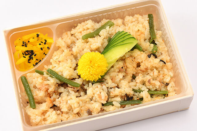こい希特製 季節の炊き込みご飯弁当