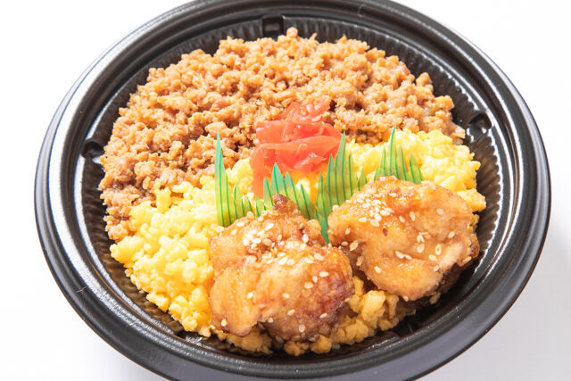 【熨斗対応可】二色そぼろと鶏照り唐揚げ丼