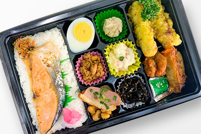 桃(もも)~大きな鮭弁当~