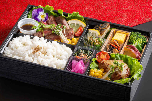 柔らかステーキとチーズハンバーグ御膳