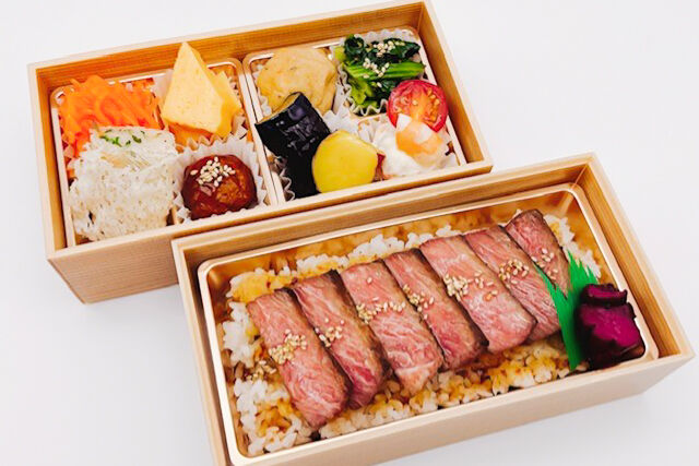 サーロインステーキの二段重