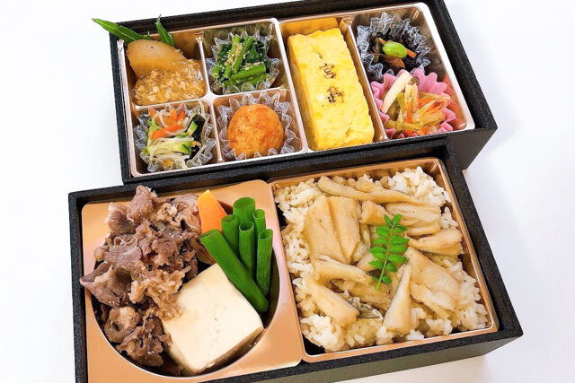 牛すき焼きと穴子飯の二段弁当