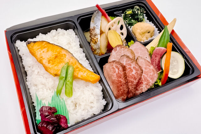 政宗御膳(黒毛和牛A5カルビステーキと鰆西京焼きと鮭の塩焼き)