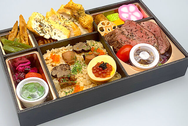 熟成牛ランプステーキとチキンブレストソテーのトリュフ香るラン卵弁当