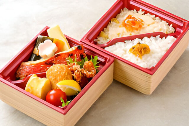 魚の西京焼きと卯の花コロッケの二種御飯弁当