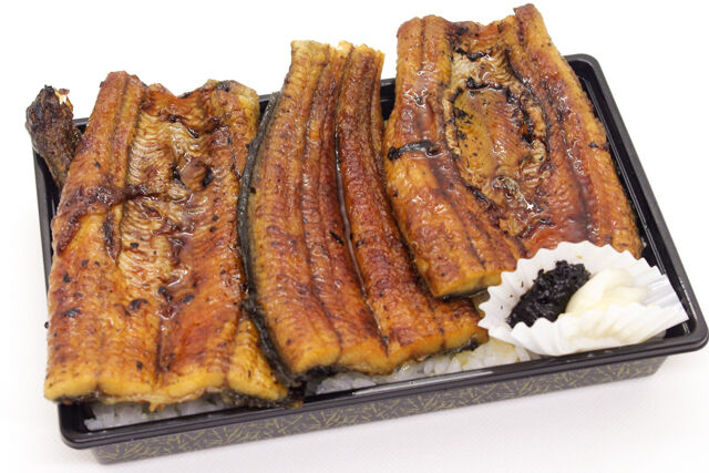 鰻重(一匹と半身)