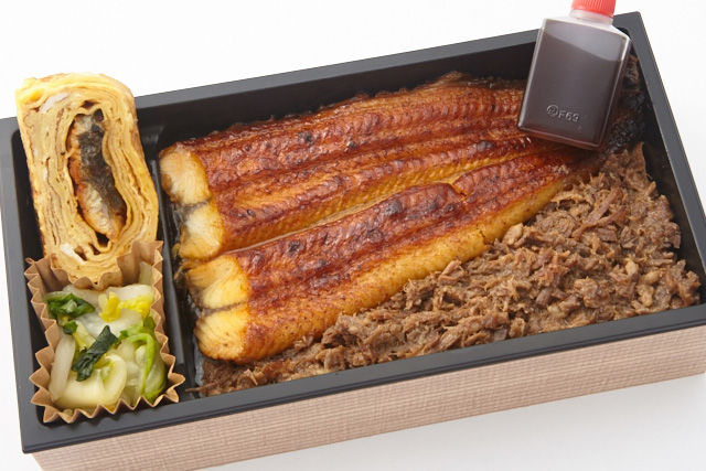 鰻巻き入り うなぎと和牛しぐれ弁当