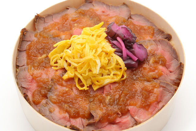 札幌 牛亭 ローストビーフ丼 ~ホースラディッシュソース添え~