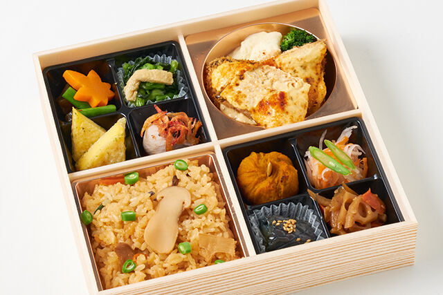 【秋冬限定】秋鮭フライのタルタル焼と松茸ご飯弁当