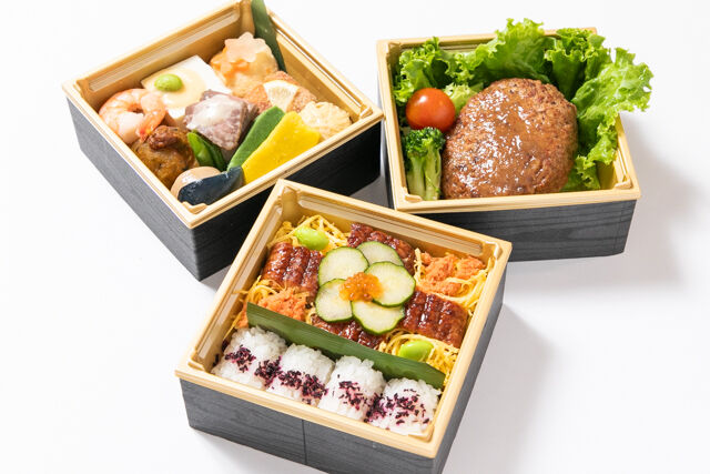 おもてなし三段重~精肉店の国産牛ハンバーグと和食店のおばんざい~