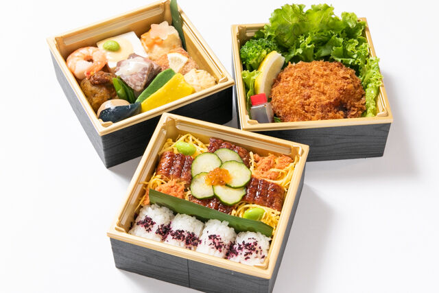 おもてなし三段重~稀少銘柄LYB豚メンチカツと和食店のおばんざい~
