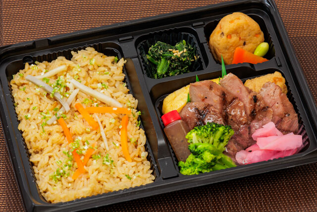 希少部位の葡萄牛ステーキと彩り豊かな和風弁当