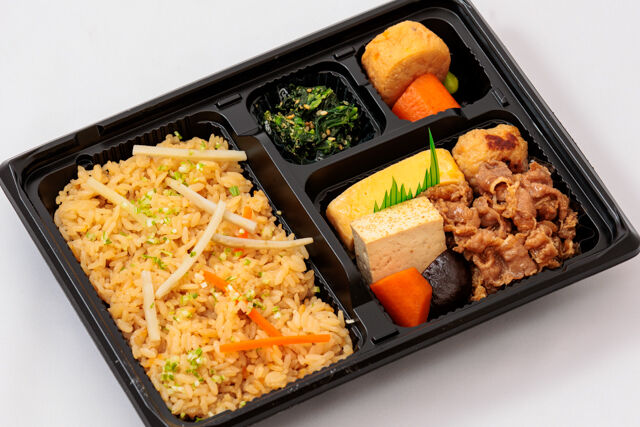 甘め割り下のすき焼き&炊き込みご飯弁当
