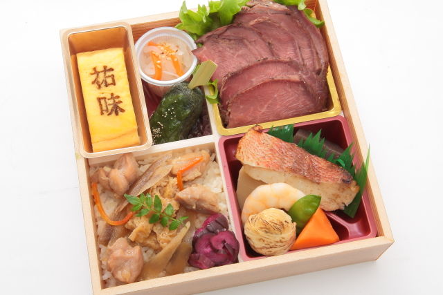 【冬限定】鶏ごぼうご飯と特製ローストビーフ御膳