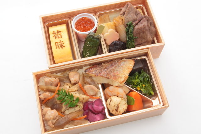 【冬限定】鶏ごぼうご飯と特製牛すき焼き御膳~いくら添え~