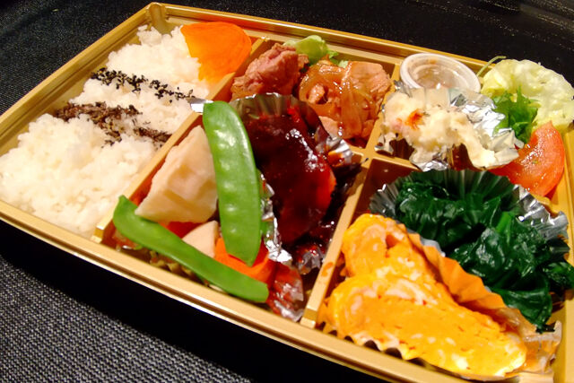 生姜焼きと手作り和惣菜の満足弁当