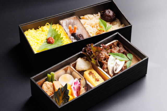 【熨斗対応可】国産A5和牛やわらかすき焼きと五目炊き込み二段懐石御膳