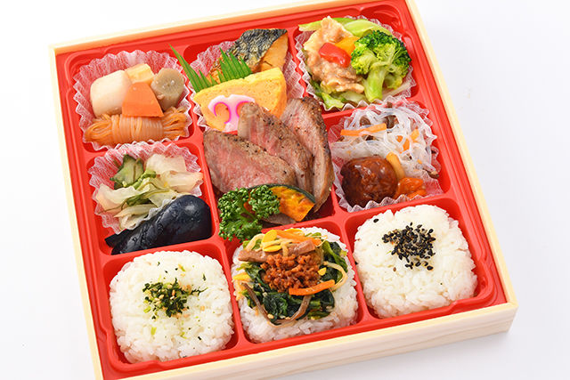 【夏限定】牛ステーキと肉そぼろ御飯の9枡膳〜ナムル添え〜