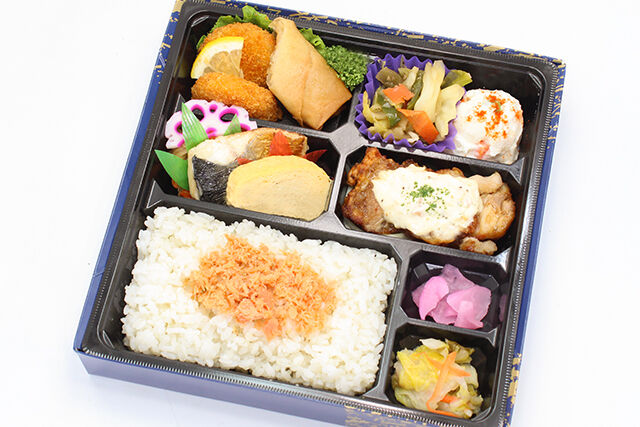 チキン南蛮と焼き魚弁当 (NO.126)