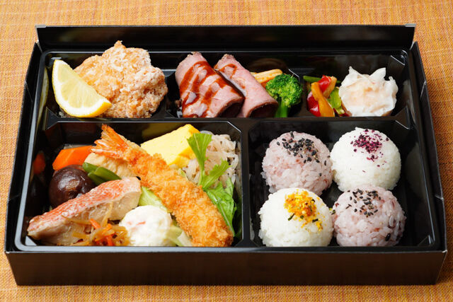 てまりご飯の幕の内弁当