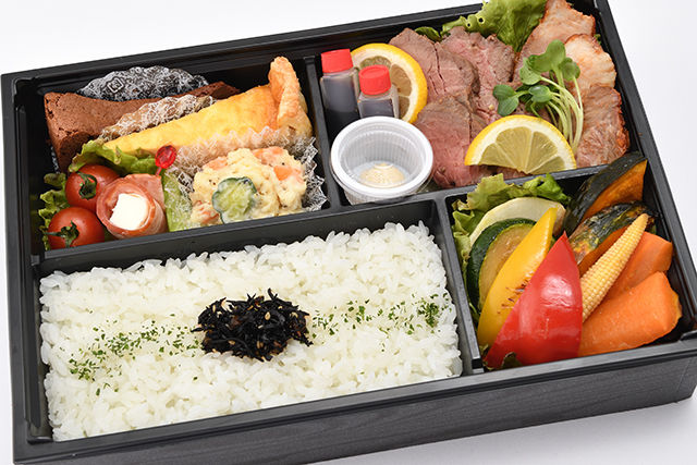 特選クニヒロ弁当(自家製ケーキ付)
