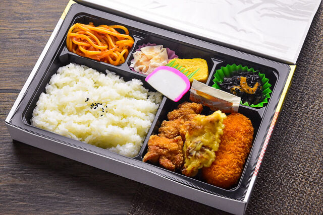 ちょっとデラックス・カニクリームコロッケざんぎ弁当