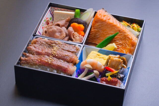 牛すき焼き、牛焼肉、鮭ハラス松花堂