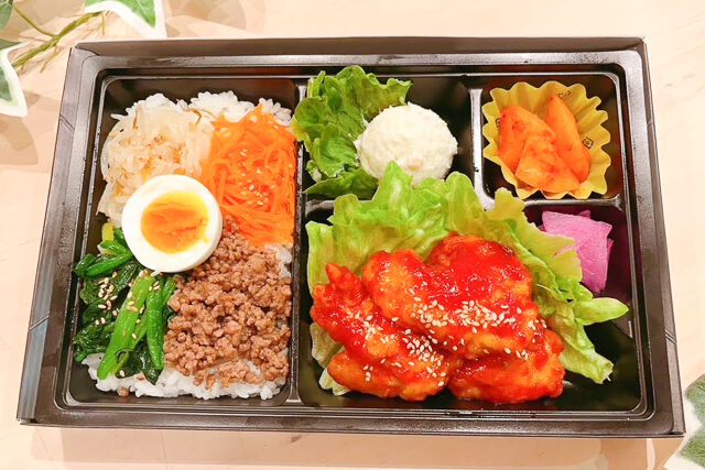 彩りビビンバとヤンニョムチキン弁当