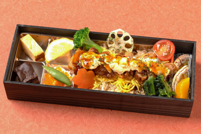 旬の野菜と鶏めしのタルタル焼き弁当