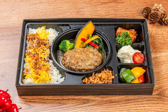 ジューシーハンバーグの華やか弁当