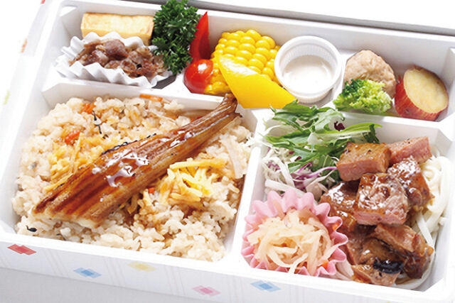 穴子飯とサイコロステーキ弁当