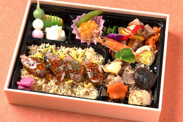 炙り牛肉ステーキとすき焼き弁当